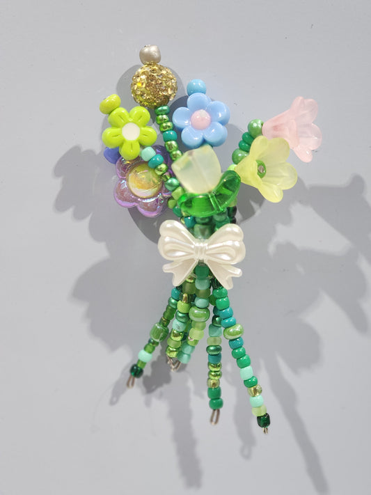 BEADED FLOWER BOUQUET MAGNET