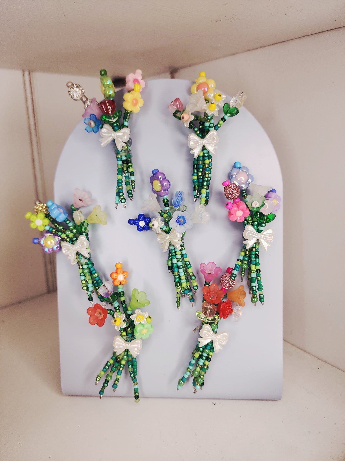 BEADED FLOWER BOUQUET MAGNET